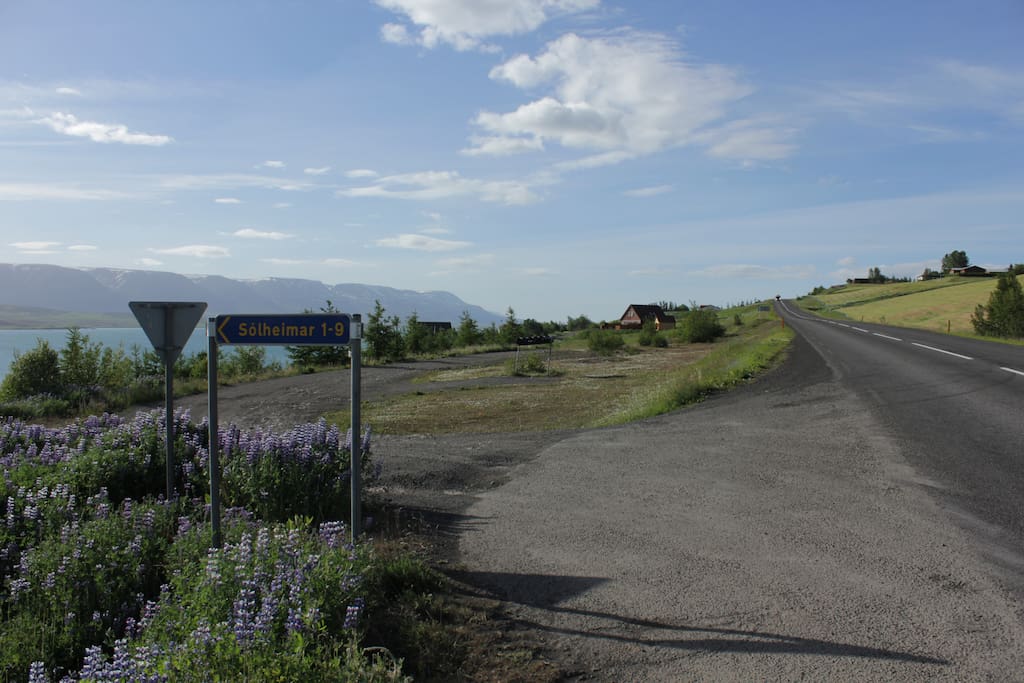 The sign "Sólheimar 1-9" appearing when driving on the ring road (1) from Akureyri.