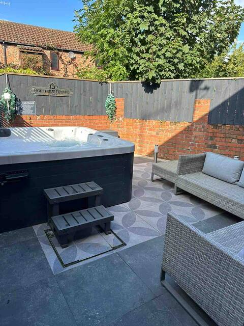 Beautiful Town Centre Cottage, Hot Tub - Morpeth