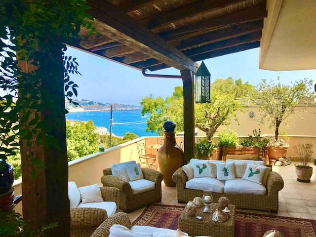 Villa Acquaviva sul mare, giardino, due posti auto