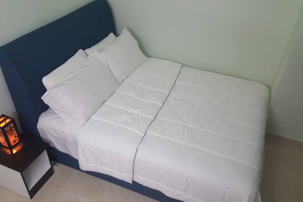 Queen bed - You will love this comfy bed