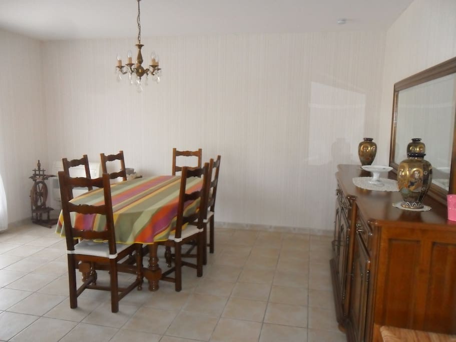 Salle de séjour table (6 personnes)