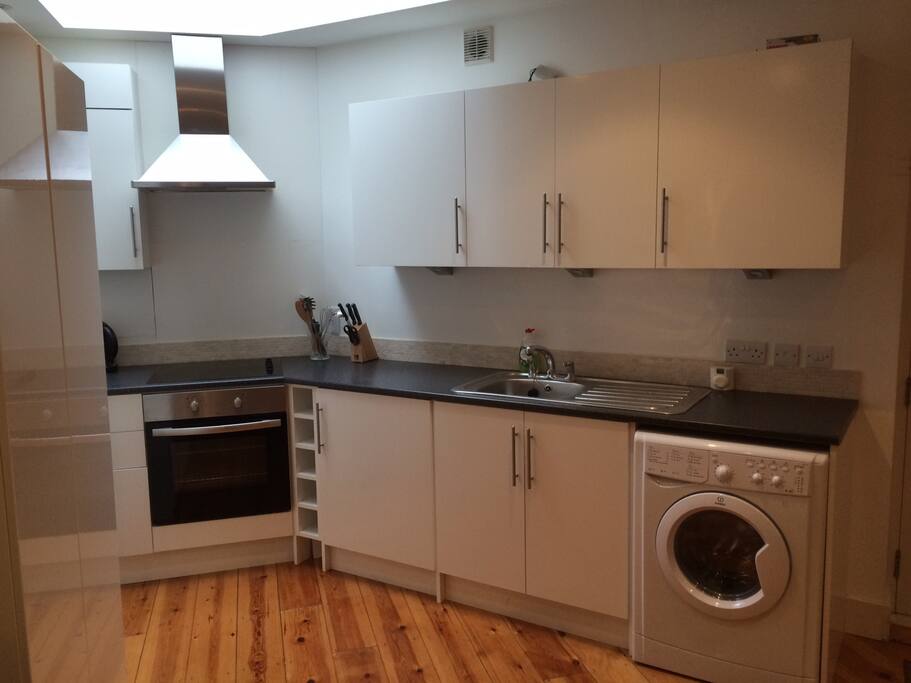 The open plan kitchen is fully equipped