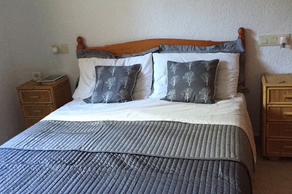 Chumba cha kulala mara mbili na vigae vilivyojengwa ndani