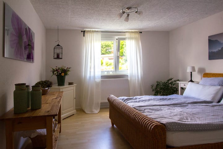 Chumba cha kulala kwenye dari