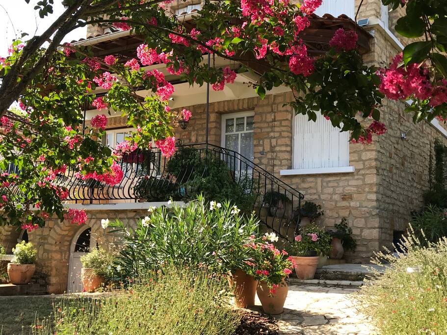 Welcome to Monet apartment