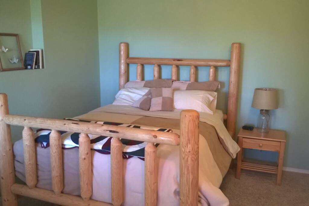 Very comfy queen bed.