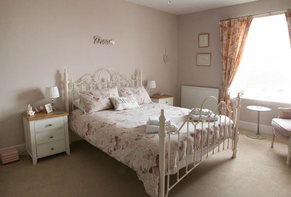 Master bedroom 2