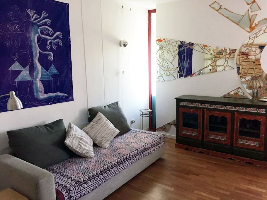 sala e parete decorata
