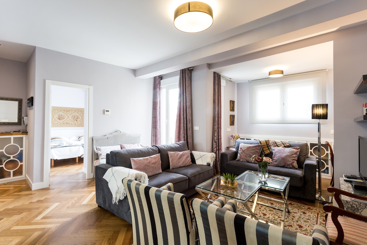 Top Airbnb: Penthouse City Center 3 Bedrooms + Sunny Terrace in Encarnación Regina