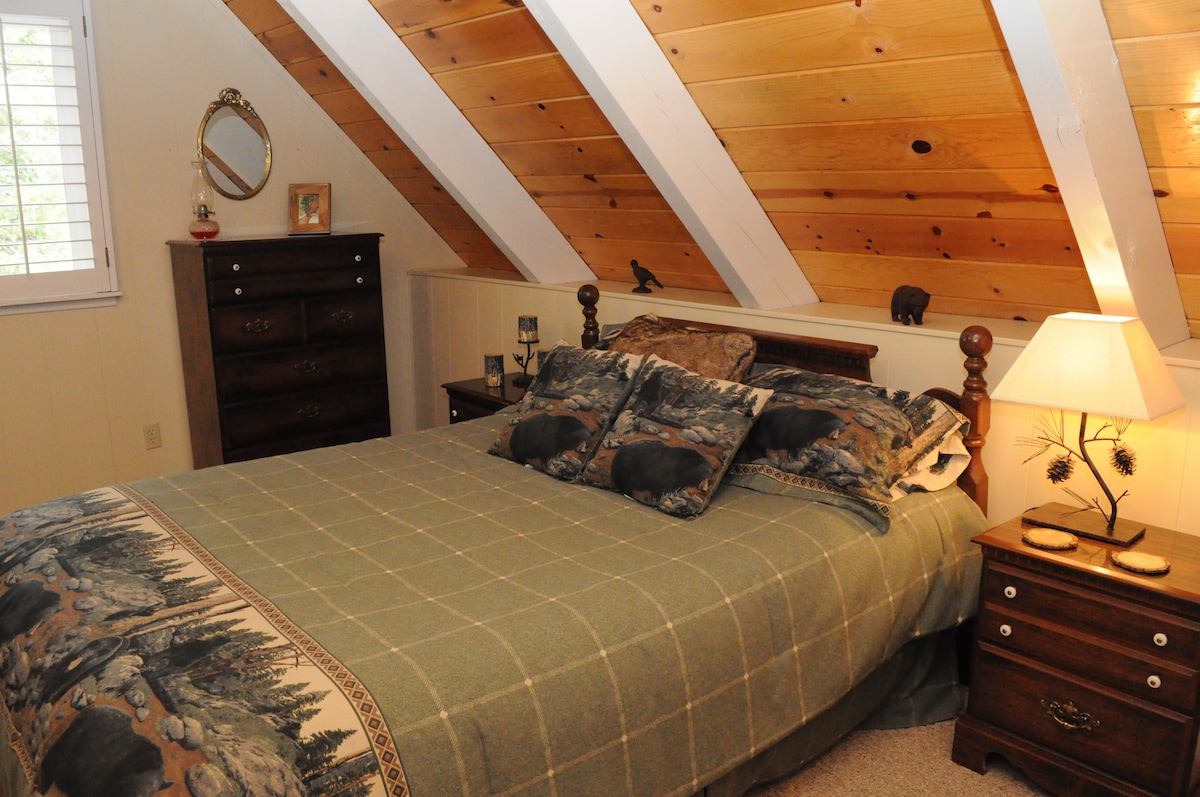 ห้องนอนหมีชั้น 2 - เตียงควีนไซส์