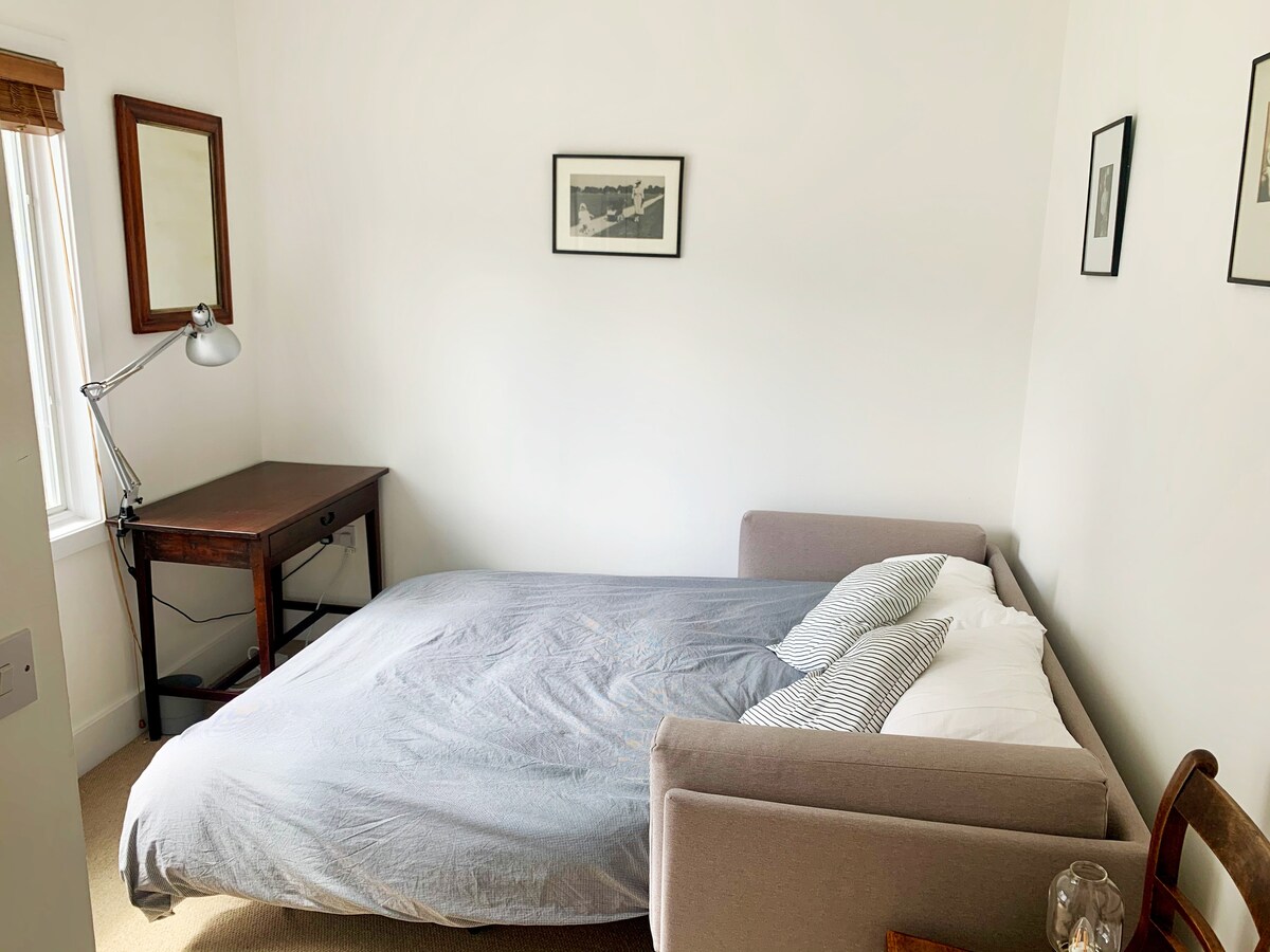 חדר עבודה/חדר שינה מס '4 עם ספה זוגית גדולה