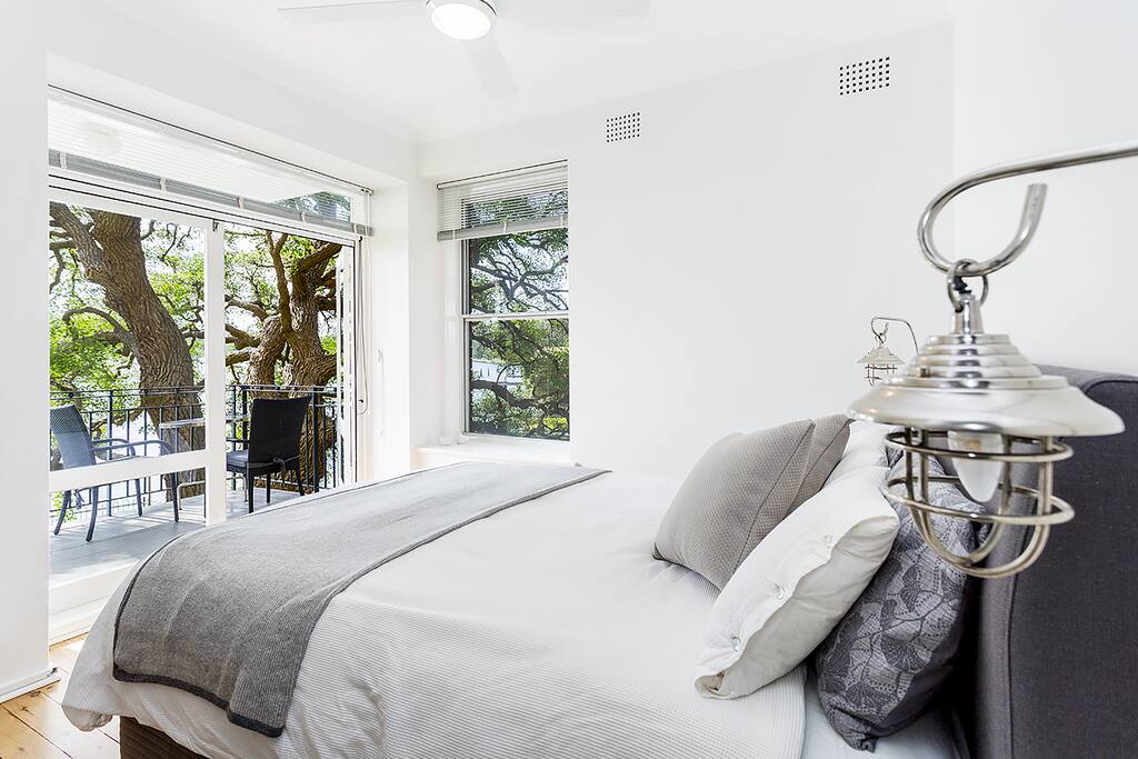 Master bedroom w adjoining balcony