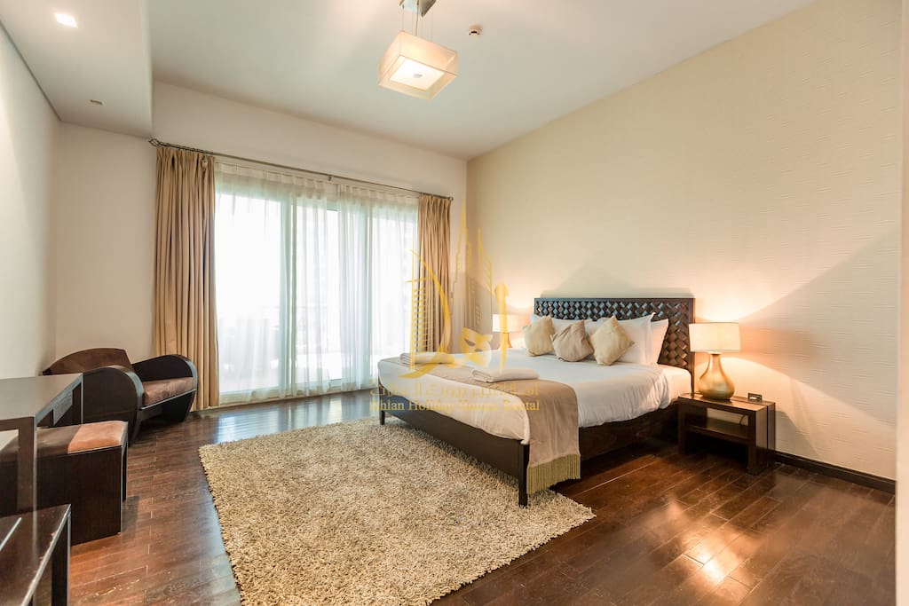Bright & spacious bedroom