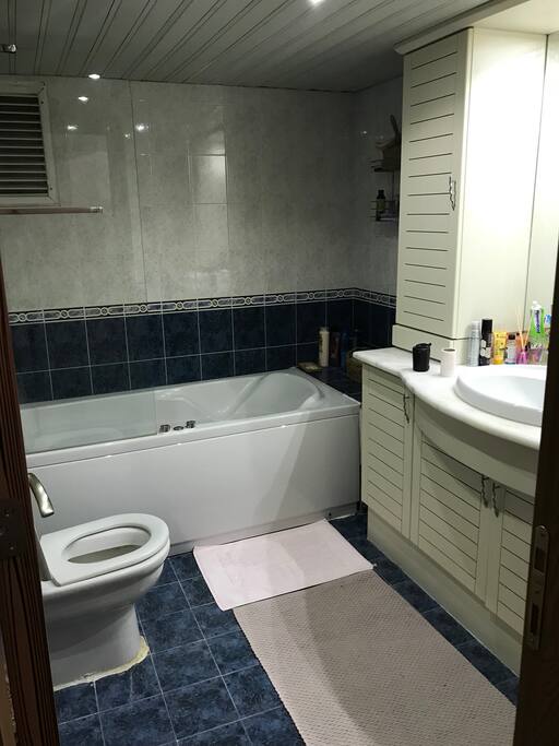 Odaya tahsis edilmiş özel banyo