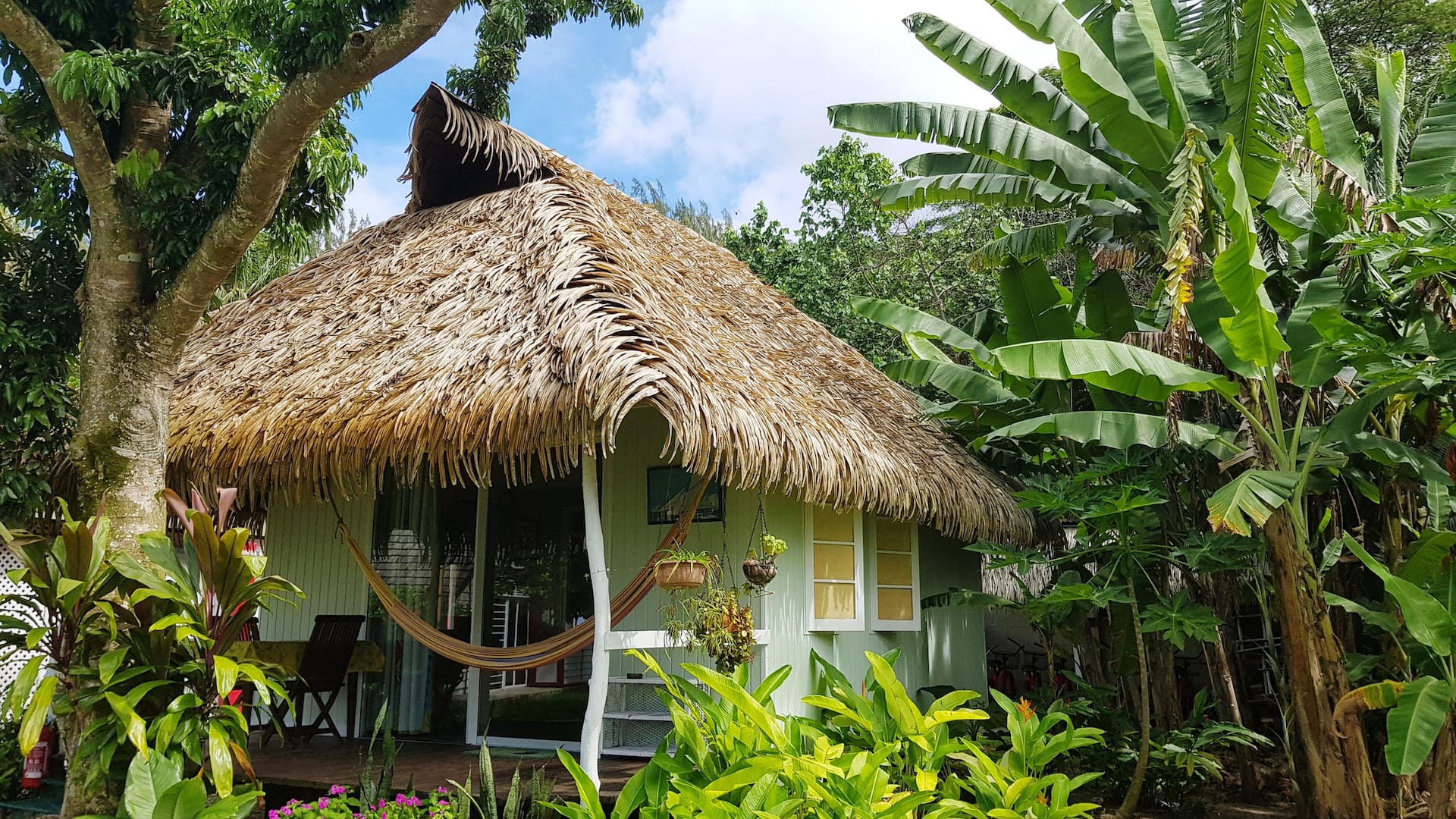 GARDEN BUNGALOW #6 ”LINAREVA BEACH RESORT”