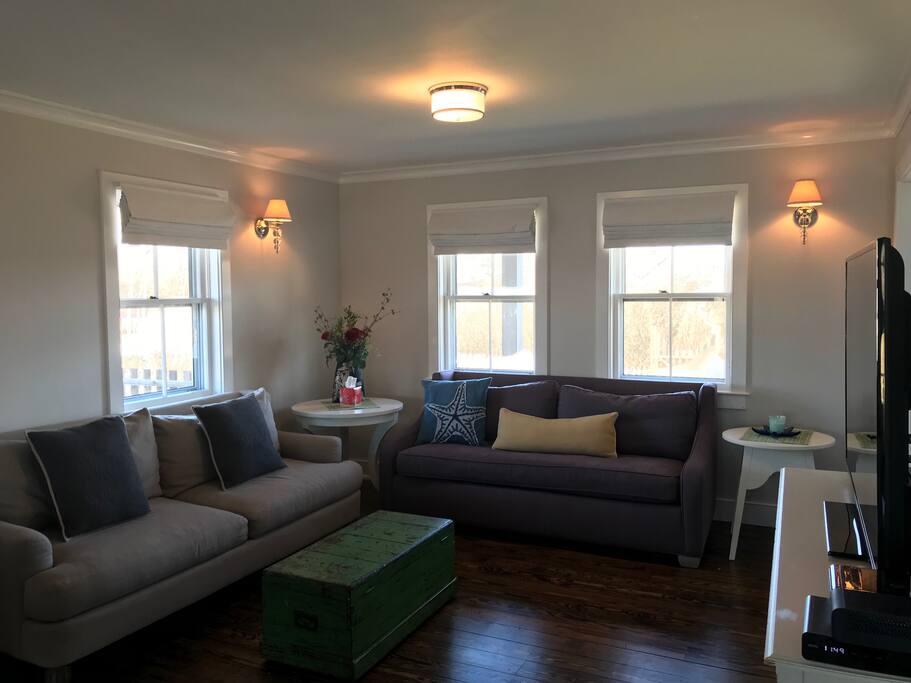 Living room w tv