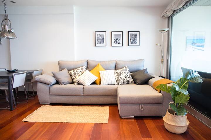 Luxury apartment in front of the sea gallery image 4