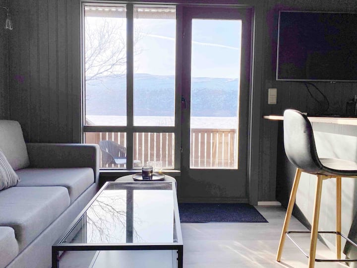 Peaceful Lake Cabin W/ Deck & Stunning Views - Islandia