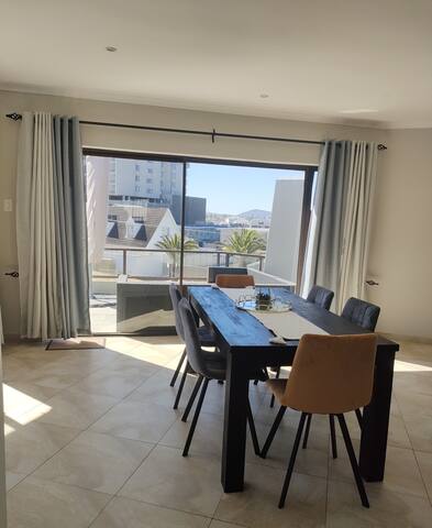 Luxury Corner House, 5 minutes walk to the beach. gallery image 4