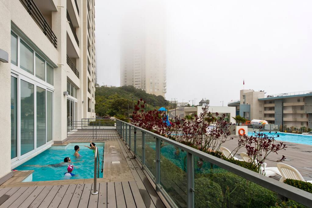 Piscina temperada...los niños la usan hasta en días nublados
