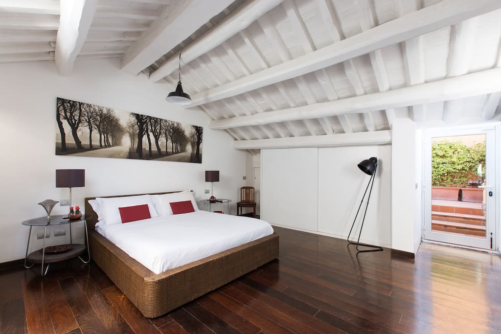 Six bedrooms holiday apartment near Pantheon - Bedroom with ensuite bathroom on the top floor