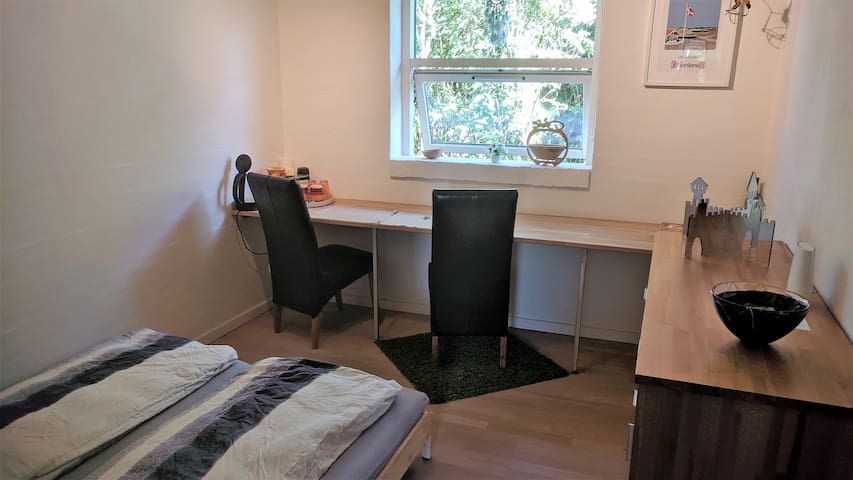 Aarhus N. Eigenes Zimmer m. eigenem Bad/WC/Eingang