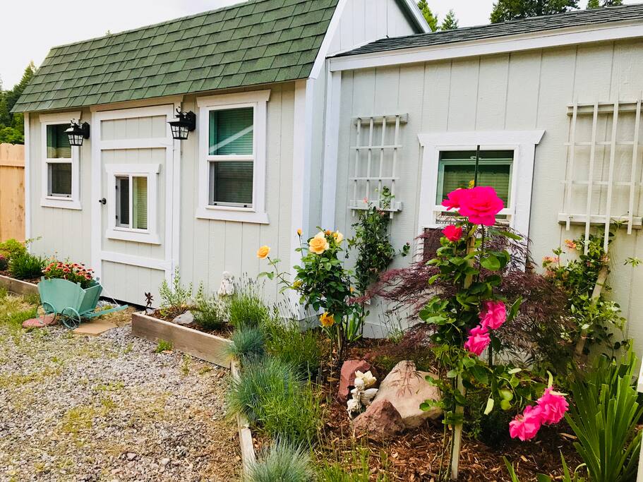 Private Courtyard & Flower Gardens
