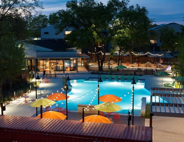 ✪ King Bed ✪ Pool Gym ✔ Parking ✔ Wifi ✔ Location!