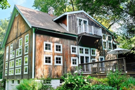 Luxurious Barn With New England Charm