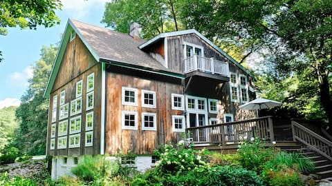 Luxurious Barn With New England Charm
