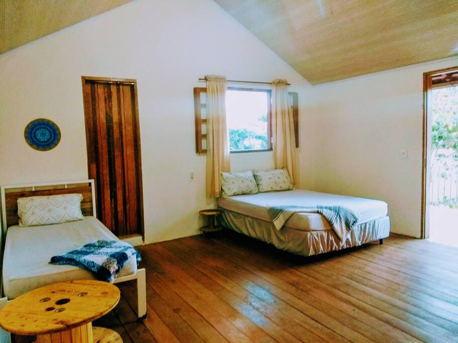 Loft compartilhado: cama de casal e cama solteiro