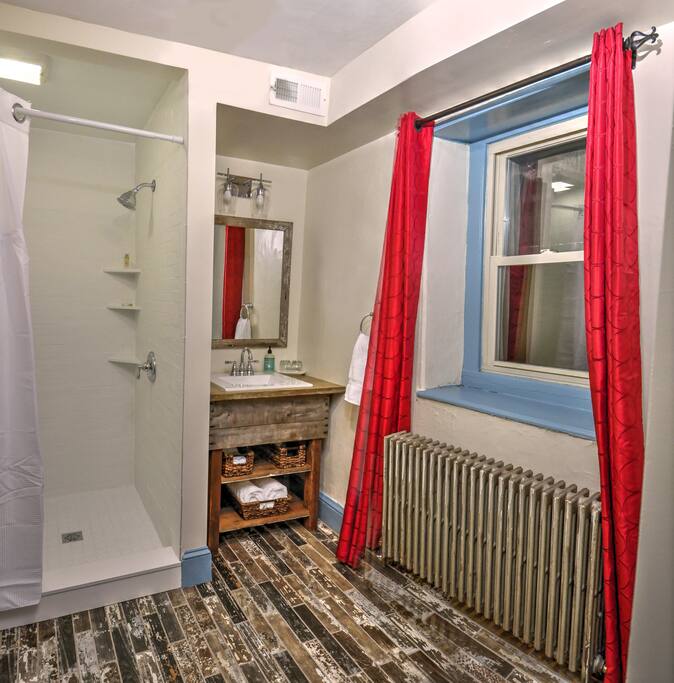 Freedom Room Bath w/shower