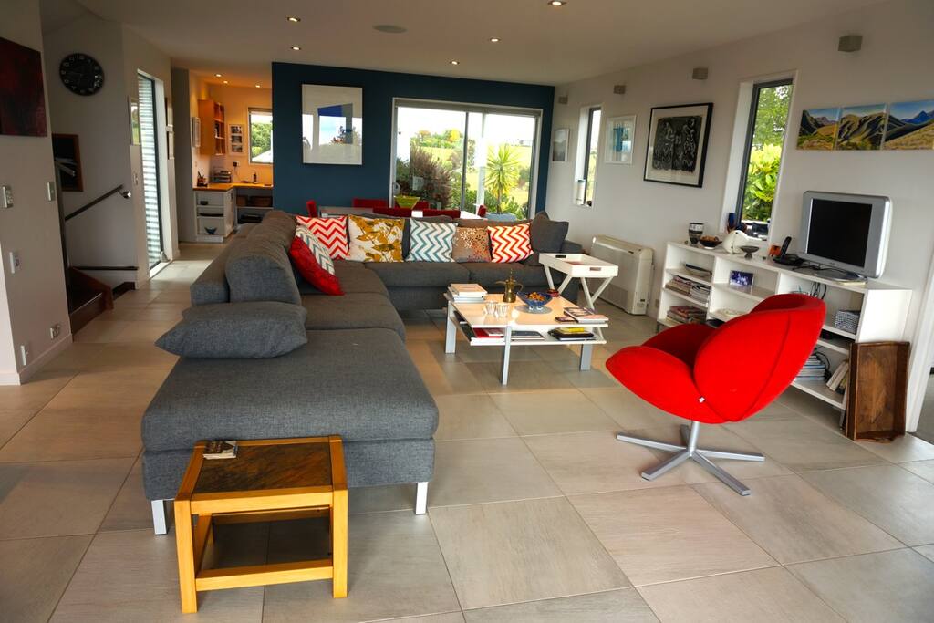 Comfortable, modern decor, easy to relax.