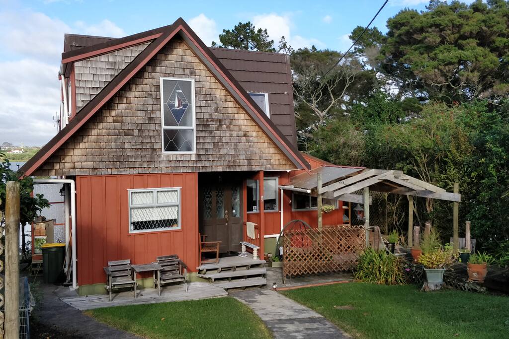 Humble cottage-like retreat with a modern twist