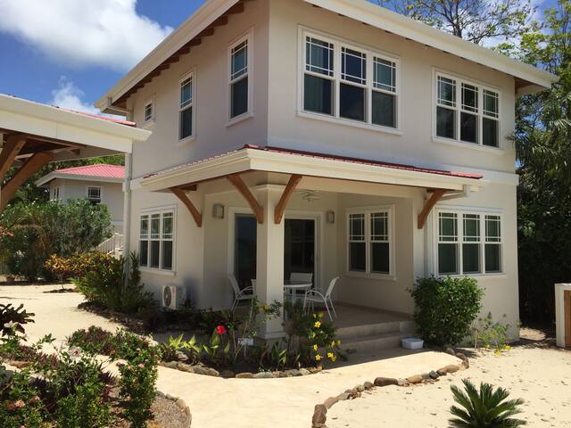 Gold Standard private house on Aurora Beach gallery image 5