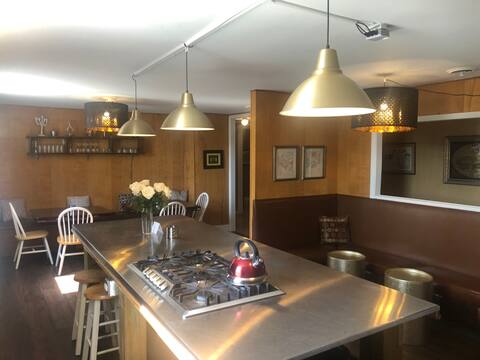 The Warehaus - Room for 16 people!