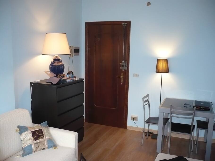 divano letto e tavolo
