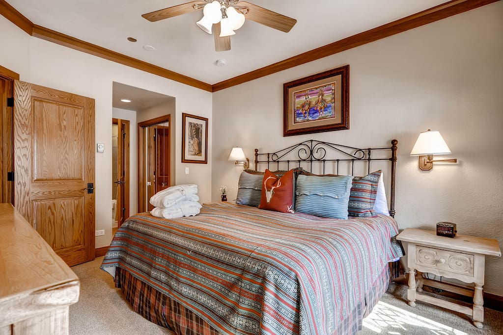 Your room might differ from the photos, but the amenities, size, and style will be similar.