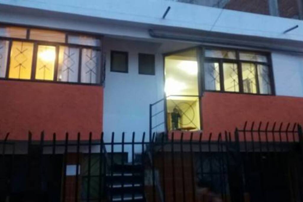 vista de la fachada del establecimiento