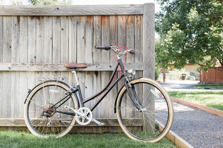 Re-Imagined Brick Bungalow In Charming Bonnie Brae gallery image 4