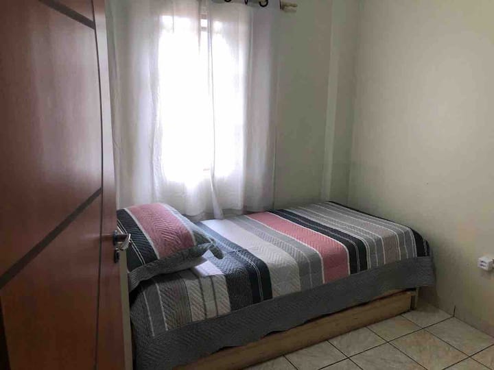 Dhomë gjumi me krevat tek