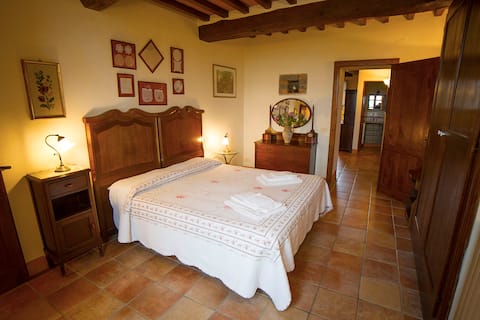 Pietreta. Wonderful apartment in old farmhouse