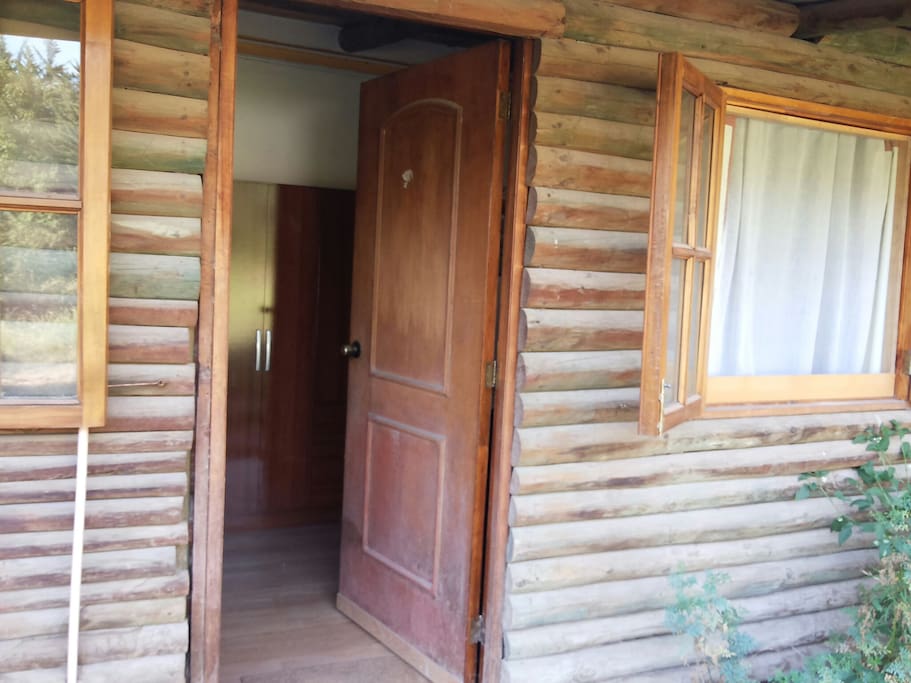 Te abre las puertas para acogerte. The door is open to welcome you