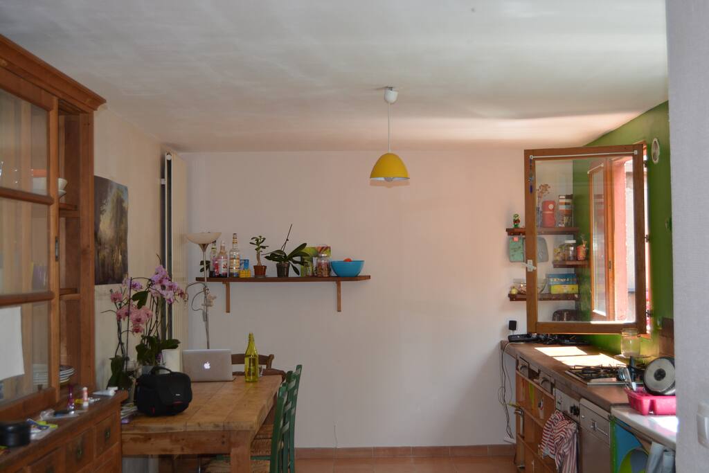 Cuisine spacieuse et lumineuse