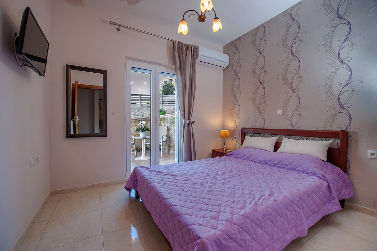 Sve spavaće sobe nalaze se u prizemlju i klimatizirane su!