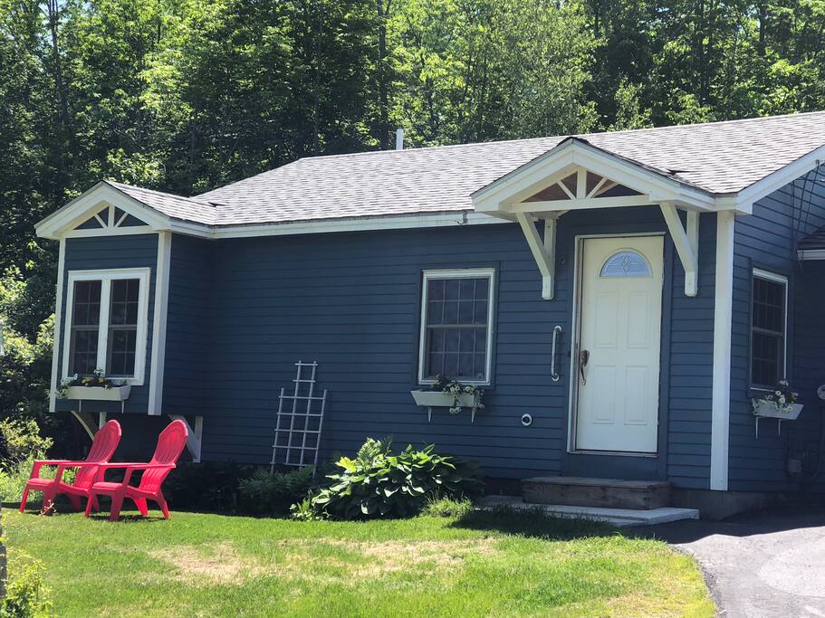 Very cute house that provides visitors a beautiful and peaceful stay.