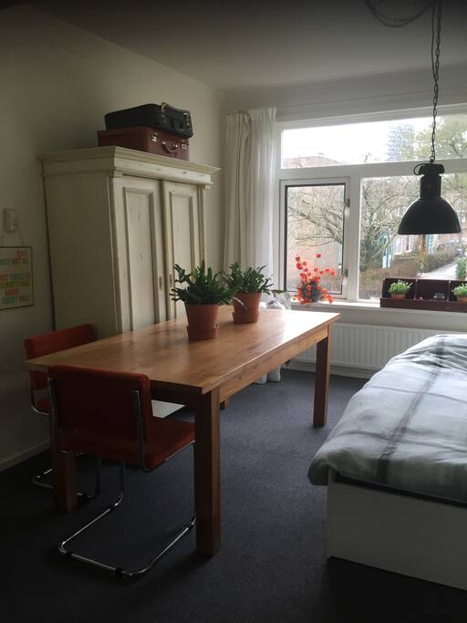 Achterkamer met bed