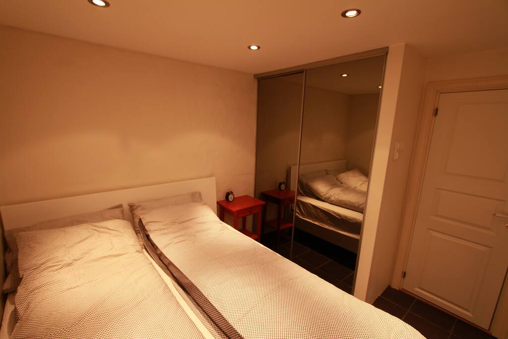 Bedroom with queen size bed