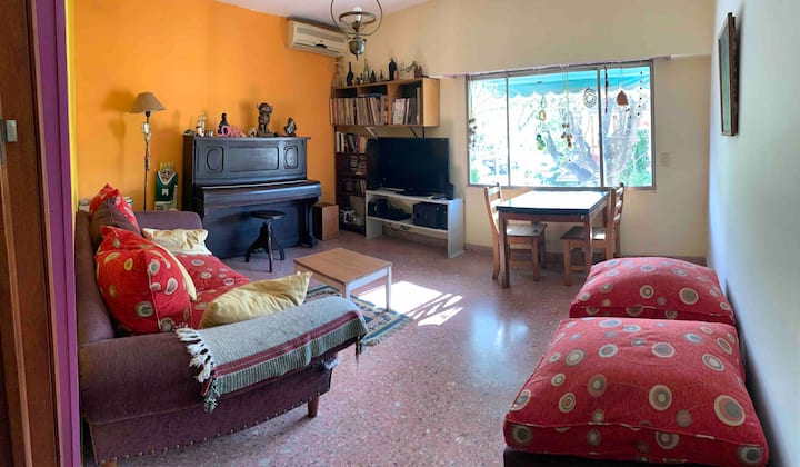 Quiet private room with desk in Agronomía