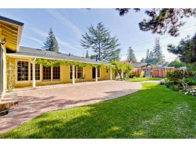 Gorgeous Ranch Home on a 14000 Sq. Ft. Garden Lot! gallery image 2